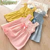 Vestidos de meninas de líder de urso 2022 Nova marca Princess Rouped Square Collar Colar Bowknot Solid Color Dressos fofos por 2-6 anos G220518