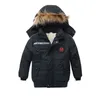 2021 Nouveau style hiver garçons veste épaisse chaude doublure en peluche col de fourrure capuche vêtements d'extérieur pour enfants enfants coupe-vent lourd veste J220718