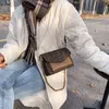 Популярные женские сумки осенью и зимой Новый ретро универсальный один плечо маленький квадратный мешок широкополосный мешок сумка для мешков