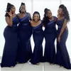 2022 Sexiga African Mermaid Bridesmaid Dresses Navy Blue One Shoulder Cap Sleeves Golvlängd Satin med dragkedja plusstorlek Long Maid of Honor Party Gowns