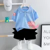 Completi di abbigliamento Vestiti per bambini Vestito estivo Bimbo Maschi Top a maniche corte Pantaloncini neri Completi per bambini 2 pezzi Vestiti per bambini di 1-4 anniAbbigliamento