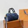 Axelväska designer kvinnor handväska mode klassiska bokstäver cowboy väska lyx shopping tote vintage crossbody handväska 220629