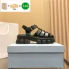 2022 Designer chinelos de espuma Sandals de borracha de borracha praia sapatos femininos com caixa aumentando 5 cm de luxo de luxo preto branco grossa engrenagem hollowld slides tamanho 35-40