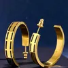 Designerarmband för kvinnor Hoop örhängen Mens Titanium Steel Gold Bangle Fashion Love F Armband Studs Luxury Wedding Jewelry Hoops With Box 2022