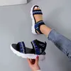 Sandálias 2022 verão New Women s Outdoor Hollow Mesh Sports Fashion Beach Sapatos de praia Casual Student Plano Round Toe 220427