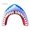 かわいいインフレータブルサメアーチ型ドア漫画動物マスコットアーチブルー爆破サメの口トンネル入口装飾用の牙