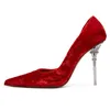 أزياء اللباس أحذية ماكنابني المرأة الأحمر الأسود المخملية غريبة نمط كعب أشار تو مضخات الخنجر اليد مرتفع 35-43