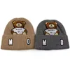 Designer Moschino broderad vävd manschett Beancap Winter Hat Bear Sticked Hat Beanie Högkvalitativ Plush Ball Cap New Polo Skullcap Hat Chrones Cap 3 0Ga3