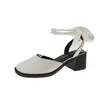 Sandaler Bekväm sommarskosskor Kvinnor 2022 Jelly Shoes Women's Trend Wedding Bride Mirror Luxury Flat Sandal
