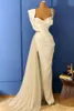 2022 Robes de bal à paillettes blanches élégantes bretelles spaghetti sirène sexy dos nu sans manches robes de soirée vintage robe de soirée arabe BC13092