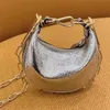 Ny Brand Praphy Underarm Bag Mini Crescent Handbag Metal Chain Designer Messenger Bag Cowhide Material Midjepåsar16.5x14x5cm