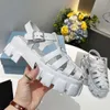 Designerinnen Frauen Sandalen Sandalen Klassische Hausschuhe Real Lederrutschen Plattform Flats Schuhe Sneakers Stiefel 10