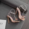 Sandaler kvinnor skor 2022 sommar ny diamant båge tunna sandaler kvinnliga fyrkantiga hög klackar 220617