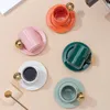 Tasses Petite tasse de luxe européenne et soucoupe avec poignée ronde peinte en or ensemble de tasse à café en céramique créative Couples tasses à expresso cadeaux