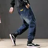 Herr jeans mode streetwear män lös passform skarvad designer last byxor harem slack botten hip hopp rippade joggersmen's
