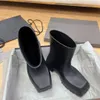 2022 Boots de caoutchouc de soldat Luxury Paris Square Toes Boot Rain Boot Chunky Design Femmes Barse Tooth Out-Out-Resistant Imperproping 5 mm Arch Matte Black Beige Rainboot