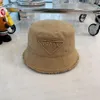 Designer Bucket Hats Enfärgade 5 alternativ Solskyddsmössa grova kanter Designad för man kvinnor