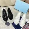 choklad casual skor triangel logotyp kvinnor sneakers glänsande läder loafers läder remmar gummi debossed ensam läder innersula storlek 35-41