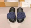 2022 Pantofole firmate POOL PILLOW COMFORT Sandali Ciabatte in pelle di vitello liscia Scarpe da uomo piatte con lettere piatte Scarpe alla moda Ciabatte in gomma facili da indossare