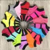 Chaussettes multicolores à la cheville avec étiquettes en carton Cheerleaders de sport Noir rose Chaussette courte Filles Femmes Coton Sports Skateboard Sneaker