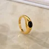 Совместная модель блоггеров Inlaid Black Agate Ring Женская ниша простая легкая роскошная высокая мода, аксессуары для ювелирных изделий для всех матчей