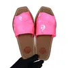 Sandalias de diseñador para mujer Cloe Mules Diapositivas planas Tostado claro beige blanco negro encaje rosa Letras Tela zapatillas de lona para mujer zapatos de verano al aire libre