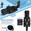 Pistolas de bolhas Gatling automáticas para crianças Brinquedo 8 buracos Máquina elétrica de bolhas para o verão ao ar livre Brinquedos para crianças Meninos Meninas Brinquedos de banho 220707