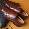 Sapatos formais masculinos de couro de verão ocos e macios Oxfords masculinos sem cadarço Sapatos sociais lisos 220701