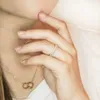 Anéis de casamento Moda Full DiaMon Women Women Jewelry Micro Pavor de zircão cúbico Banda de cristal Eternity empilhamento anel de 1,0 mm de aniversário Ri