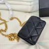 Mini bolsos de hombro de diseñador Bolso negro blanco Bolso clásico Colgante en tono dorado Cadena de metal Crossbody pequeño