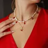 Vintage Multilayer Imitation Pearl Beaded Clavicle Halsband Kvinnors röda kristall Cherry Pendant Halsband Girls Fashion Jewelry