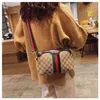 Ny Retro canvas mesh röd ny koreansk mångsidig höst och vinter Single Shoulder Messenger Bag Girl's bag stor kapacitet 90% rabatt på grossist online