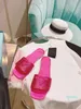 2022 nouvelles sandales mode soie perceuse chaude lettres fond plat femmes sandales et pantoufles en cuir bout ouvert tempérament paresseux glisser