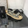 Luxus echte Ledersandalen Low Heels Flatplattform Designer Schuhe Hakenschleife Strand Zapatillas Mujer