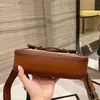 Saddless Bag Retro Style Crossbody Luxury Designer 브랜드 가방 패션 어깨 핸드백 고품질 여성 편지 지갑 전화 지갑 금속 아트 워크