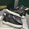 New Perfect Men Sneakers Locks Metal Locks مريح أحذية الترفيه المسطحات Lace-Up 750 950 Legleine Leather Phole Fahet Womens Casual Fashion Trainer Shoe EU35-47
