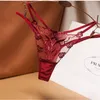 Sexy Red Koronki Floral Thong Damskie Majtki Haftowane Mesh Przędza Perspektywa Młody Kobiet Dziewczyny Bielizna Hot T Spodnie G-String String