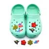 moq 100pcs Porto Rico style croc JIBZ charmes 2D PVC souple Accessoires de chaussures Chaussures Boucles décoration de charme de chaussure ajustement hommes femmes baskets enfants bracelets