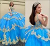 2022 Classic en V-colmes quinceanera Robes de bal Blue Royal et or Applique en cristal Cap