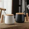 360 ml 12 oz Nordic New Design Einfache weiß-schwarze Keramik-Kaffeetasse mit Holzgriff Wasserbecher für Geschäftsgeschenk Modern RRE13972