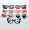 Lunettes de soleil Personnalité Fashion Love Heart Femmes Brand Designer Cat Cat Eye Sun Suns Pink Blanc Black Femme Femme Shopping Eyewear6858578