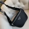 2022 Designer högkvalitativ kors kropp axelväska bröstväska lyxiga män bumbags crossbody fanny pack kvinnor sidokropp nylon plånbok mångsidig mycket trevlig