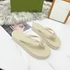 Zapatillas de diseñador Sandalias de mujer Zapatos de diseñador Chanclas de espuma Sandalias de goma para interiores de playa Suela Chanclas clásicas con estilo Diapositivas