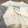 デザイナーベビー子供服男の子女の子服セット夏の高級 Tシャツとショーツトラックスーツ子供服半袖シャツパンツ