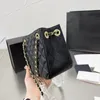 22Ss France Womens Classic Mini Sacs en cuir de caviar matelassé Cuir de veau Matériel en métal doré Matelasse Chaîne Sac à bandoulière Designer de luxe sac seau