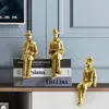 Decoratieve objecten Figurines European Resin Creativiteit Lees Little Golden Man boekenkast standbeeld Office Desktop Ornamenten Art Home Decoratie