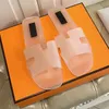 Kvinna Designer Sandaler Crystal Tofflor Klassisk Strand Slipper Sommarlägenheter Slides Fashion Leather Sandal Hotel Bath Flip Flops med låda