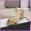 Sandali classici con tacco alto Moda donna in pelle Scarpe da ballo Designer Tacchi sexy Pelle scamosciata Lady Fibbia per cintura in metallo Scarpe con tacco spesso NICE G224131F