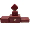 Scatole di orologi Gioielli di marca Anello nuziale Red Box Gioielli Luxury Bockaging Organizzatore Organizzatore Porta Octagon Bracciale 5657050