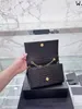 Luxurys messenger plånböcker texturerade läder axelväska kvinnliga designers väskor hela damer telefon clamshell paket guld eller sil305p